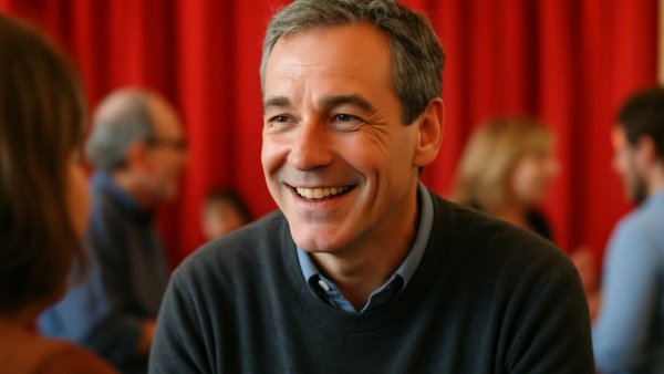 Männer im Model-Business: Lively scene with smiling man in vibrant setting.