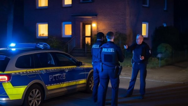 Polizeieinsatz in Geesthacht: Senior bedroht Nachbarn mit Schusswaffe