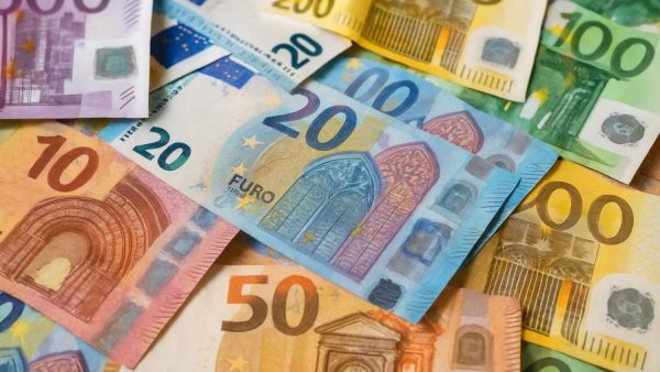 Euro banknotes representing Finanznot der Gemeinden in Schleswig-Holstein