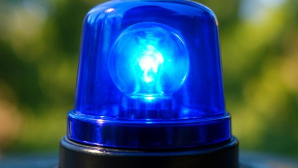 Blue police siren for 'Raserei in Flensburg' safety alert.