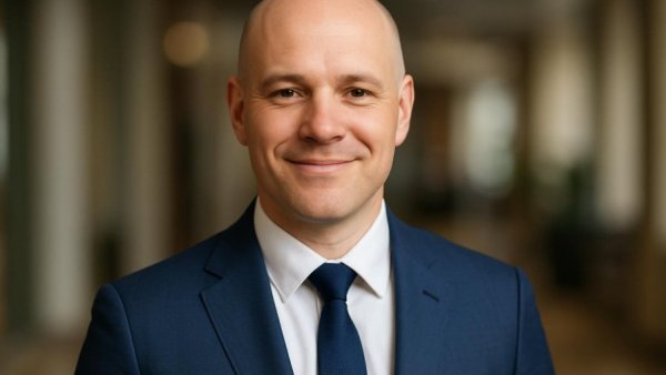 Bürgermeisterwahl Trittau candidate smiling indoors.