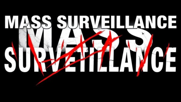 Mass surveillance concept with red claw marks, Datenschutz Rechte Verbraucher