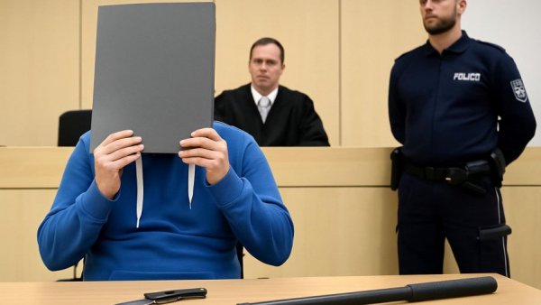 Tod im Fun-Parc: Angeklagter hatte Messer und Totschläger im Auto