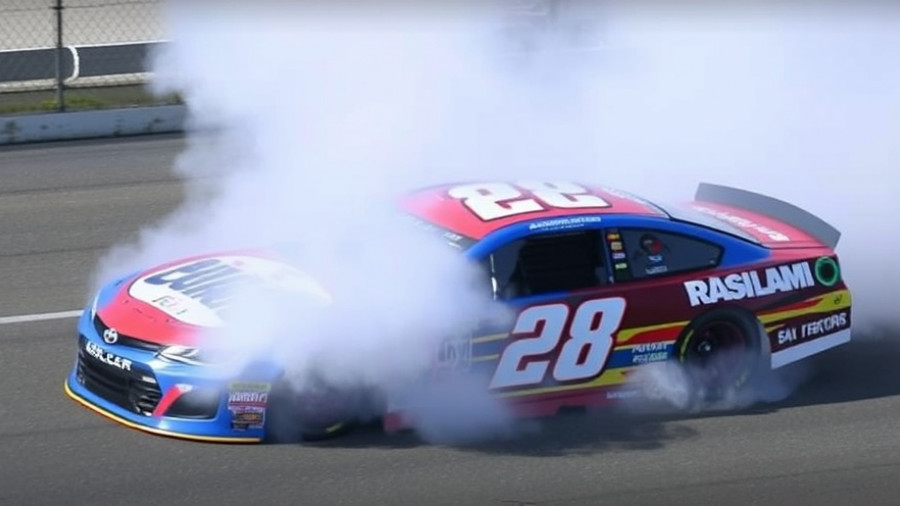 Byron Battles by Blaney at Martinsville to Win his Way into NASCAR's Championship Four