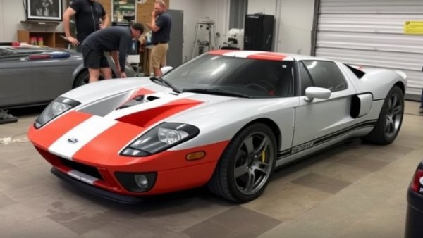 Rebuilding a Wrecked 2005 Ford GT Is Not for the Faint of Heart