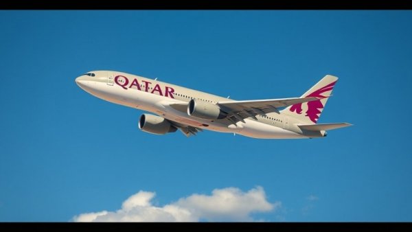Qatar Airways airplane in flight symbolizing Canberra flight resumption.