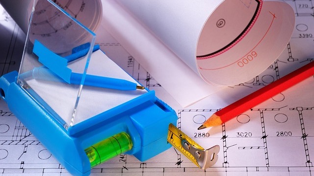 The White House at twilight illuminating independent contractor regulations discourse.