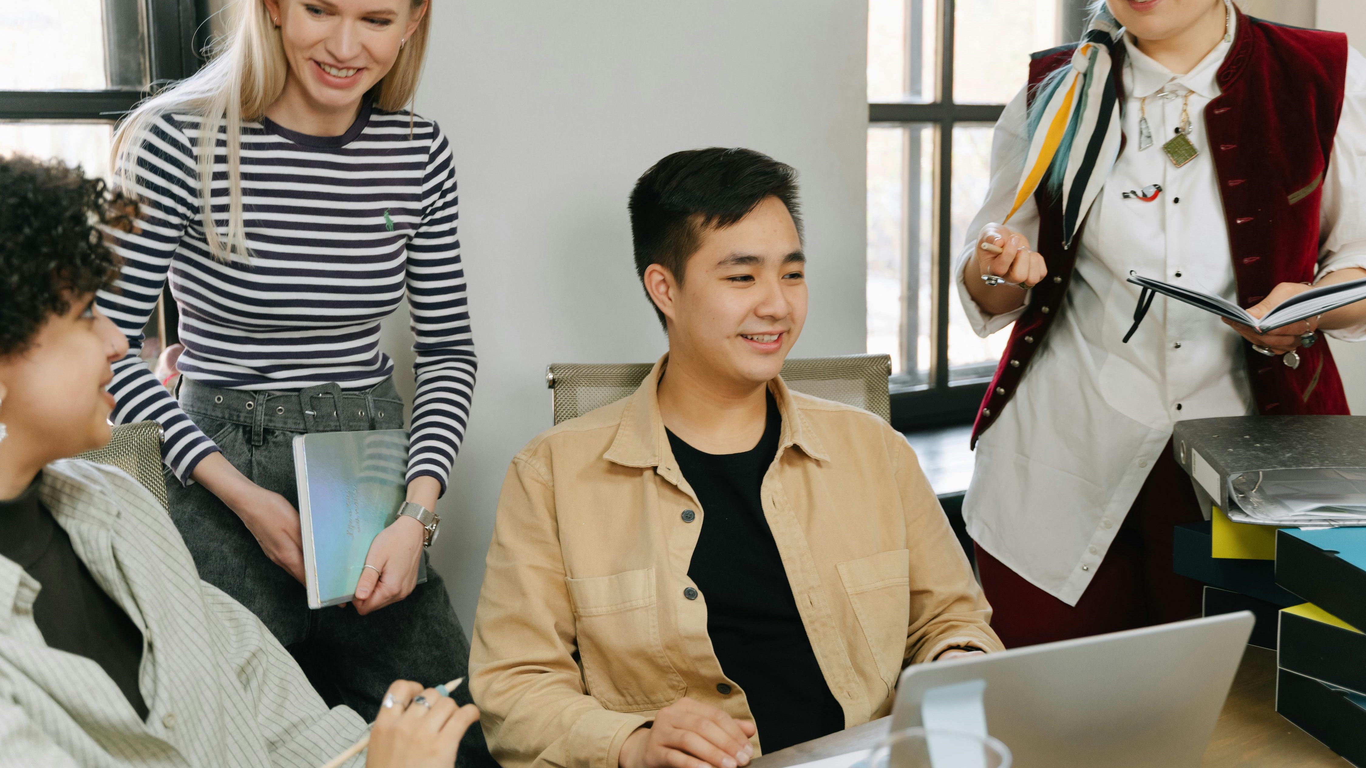 Handshake illustrating HR IT cooperation with AI.