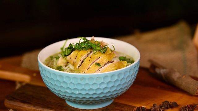 Casual duo in a small space café with minimalist décor, small space ideas.