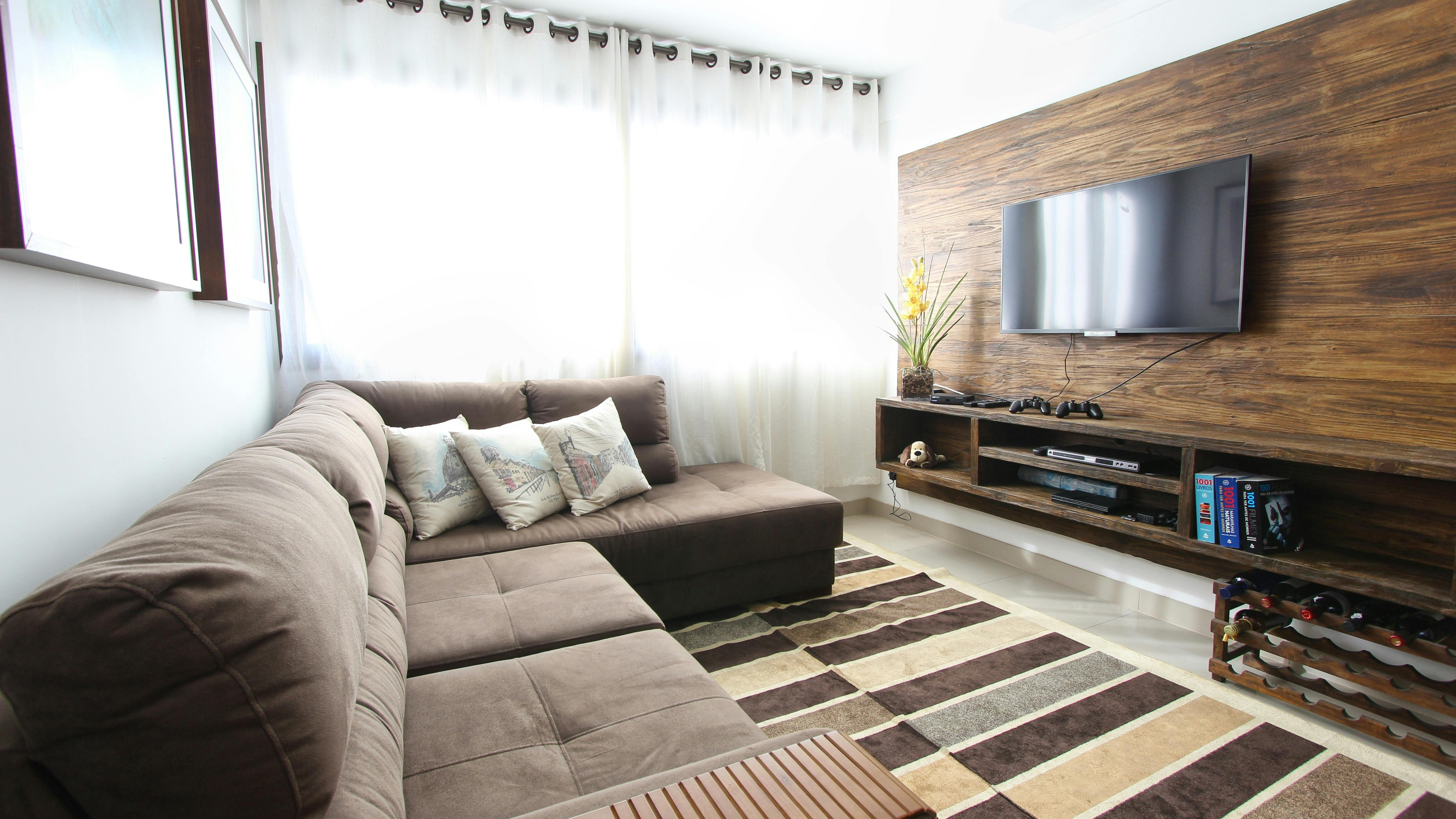 Modern Omaha living room with elegant fiber decor.
