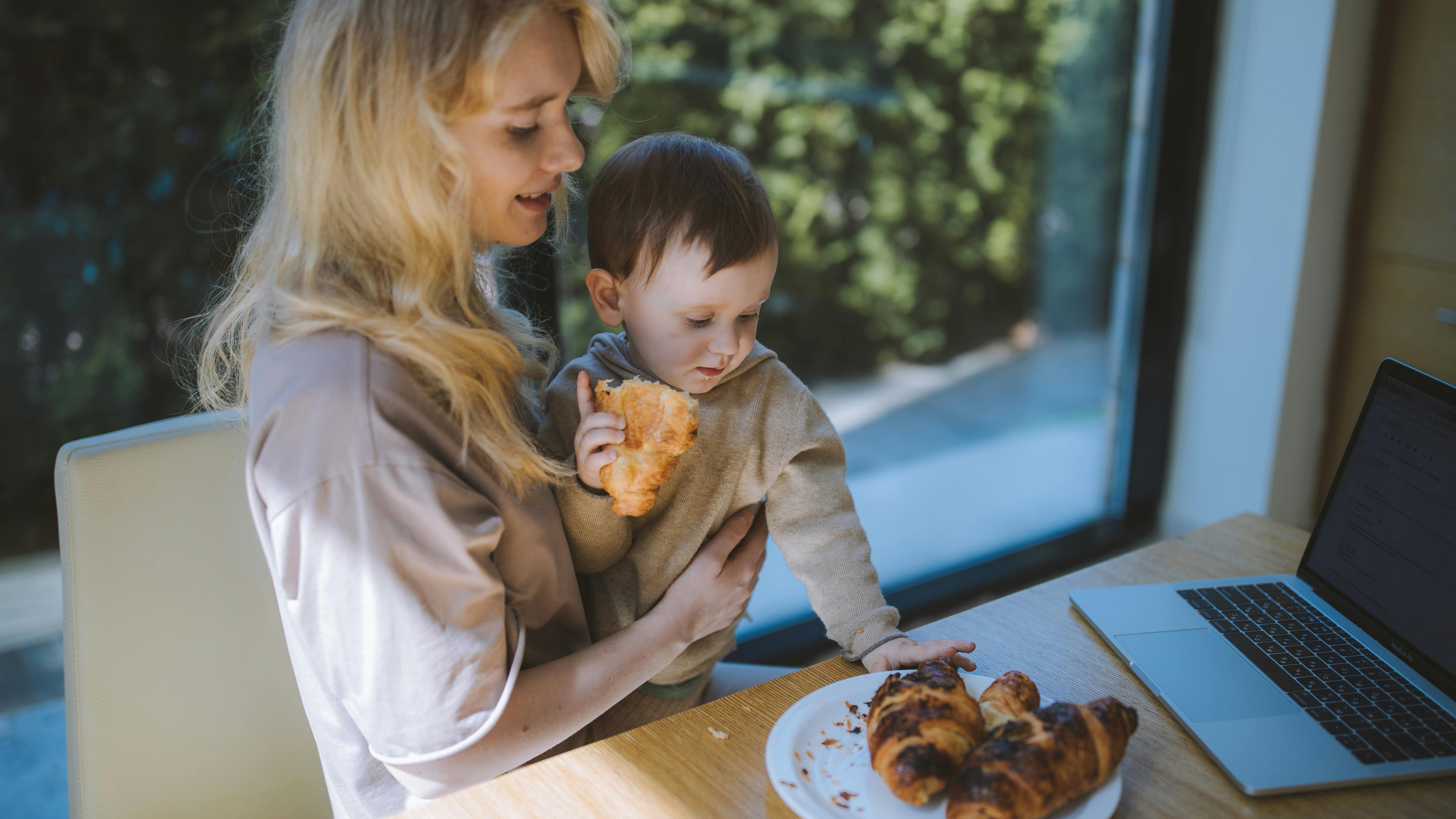 Congratulatory illustration for top-rated maternity care centers.