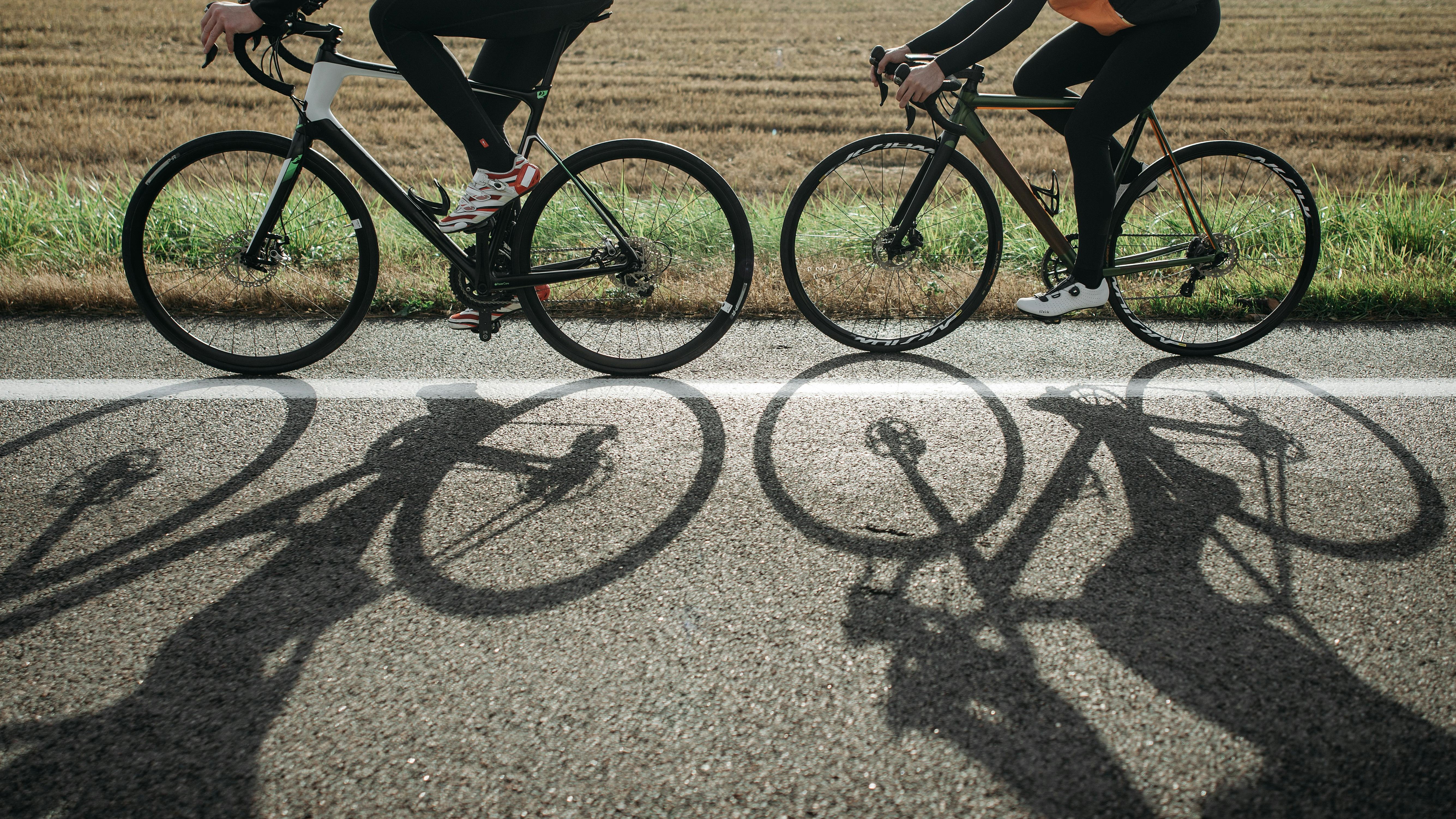 Aksarben Tirc Omaha cyclists discussing strategy on race day.