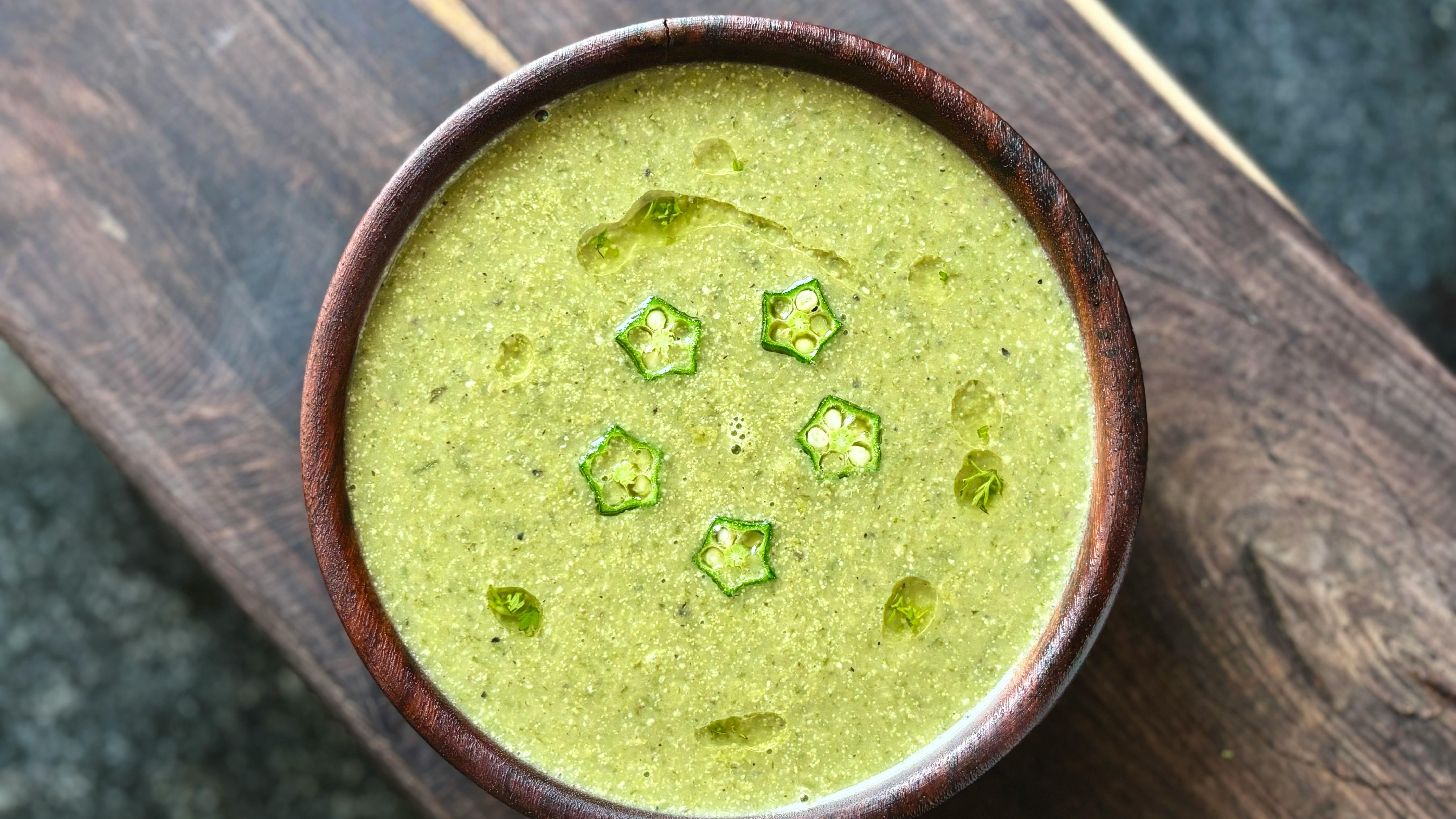 Creamy broccoli soup, cheddar topping, crackers, healthy family meals.