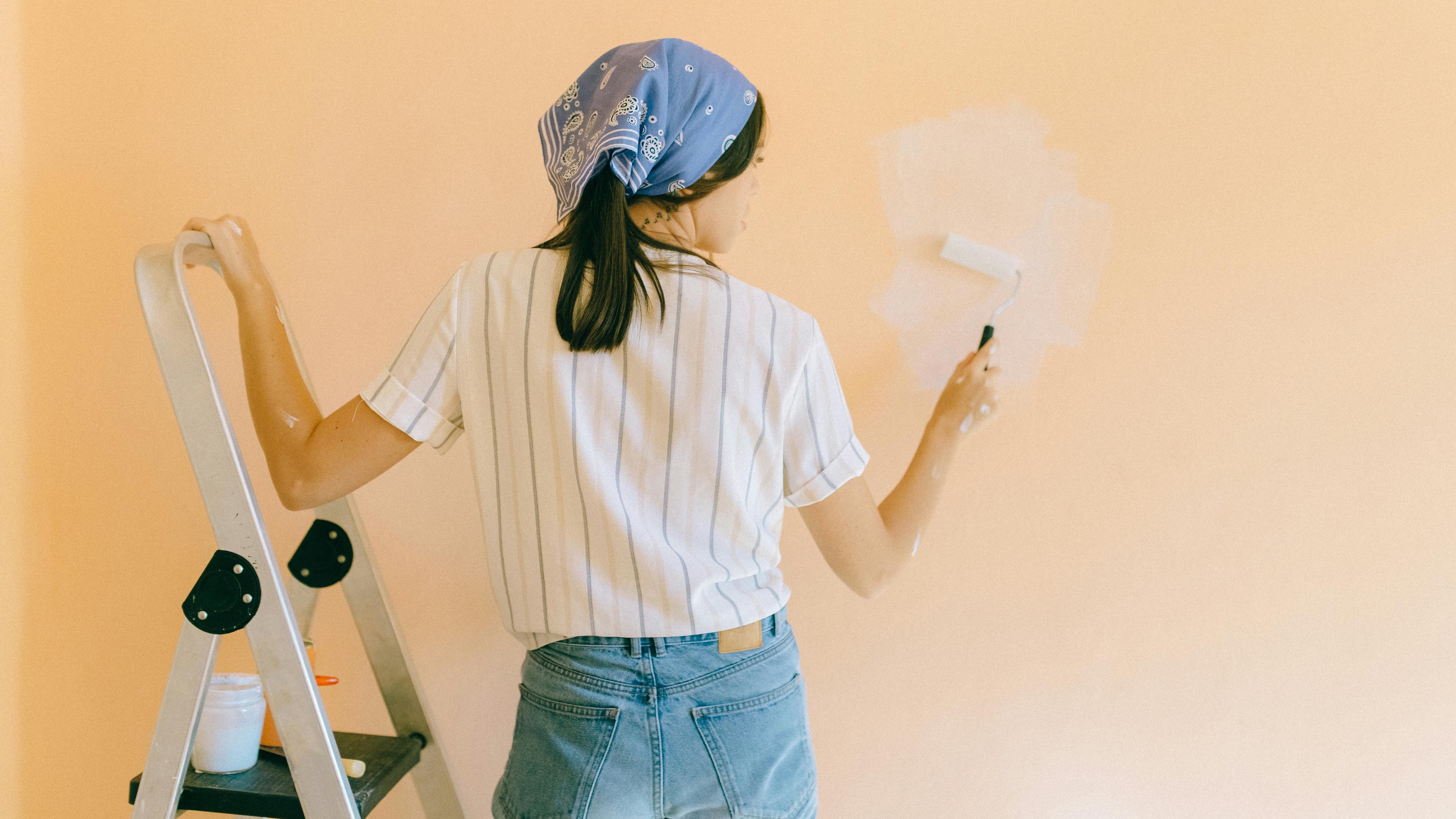 Modern living room with neutral paint colors, avoid for remote work.
