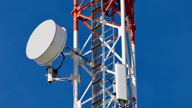 Crowd at telecom vendor event showing busy exodus, modern hallway.