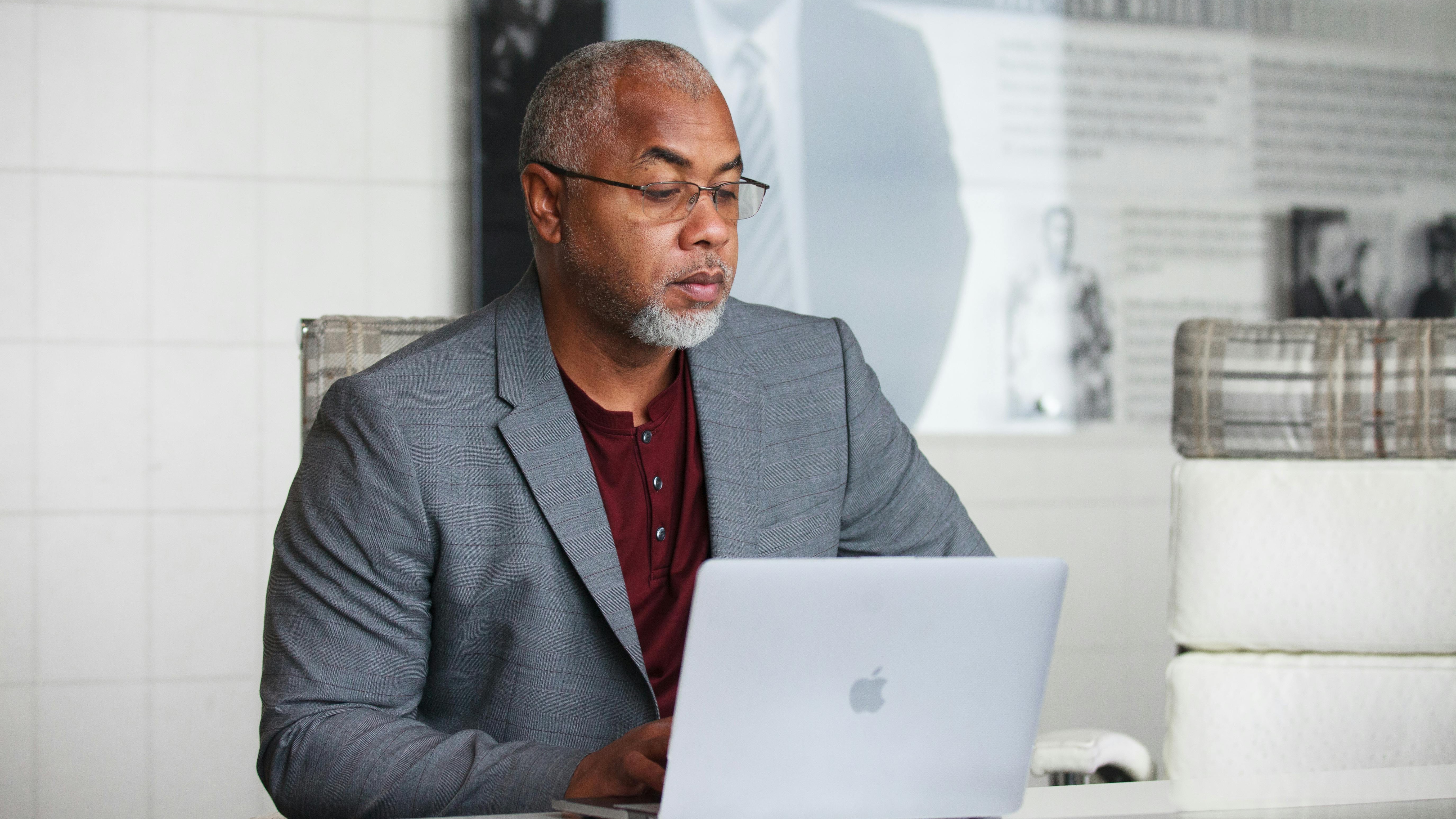 AI skills in the workplace: professional writing documents.