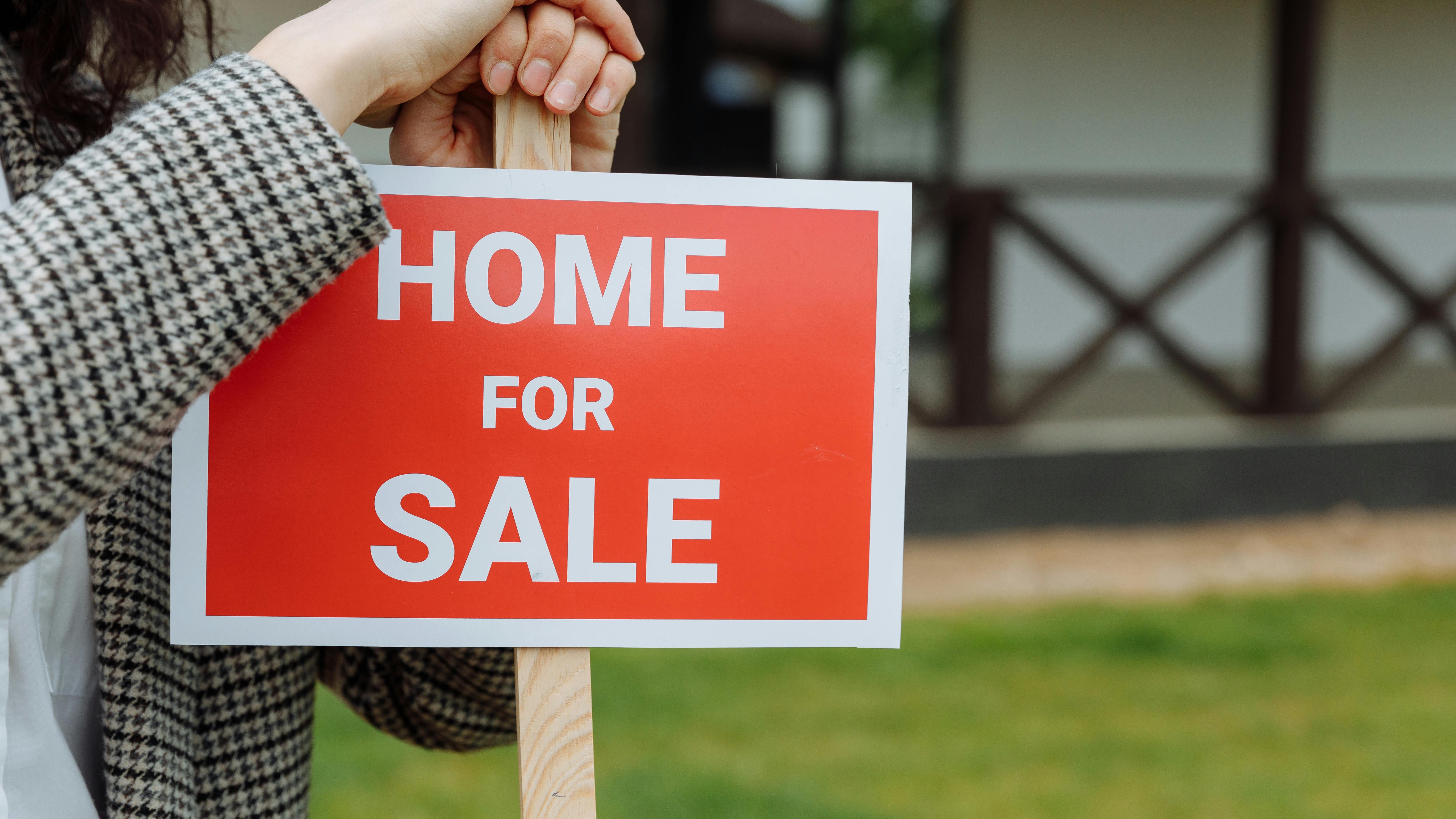 Mature woman pondering, conveying freedom, close-up.