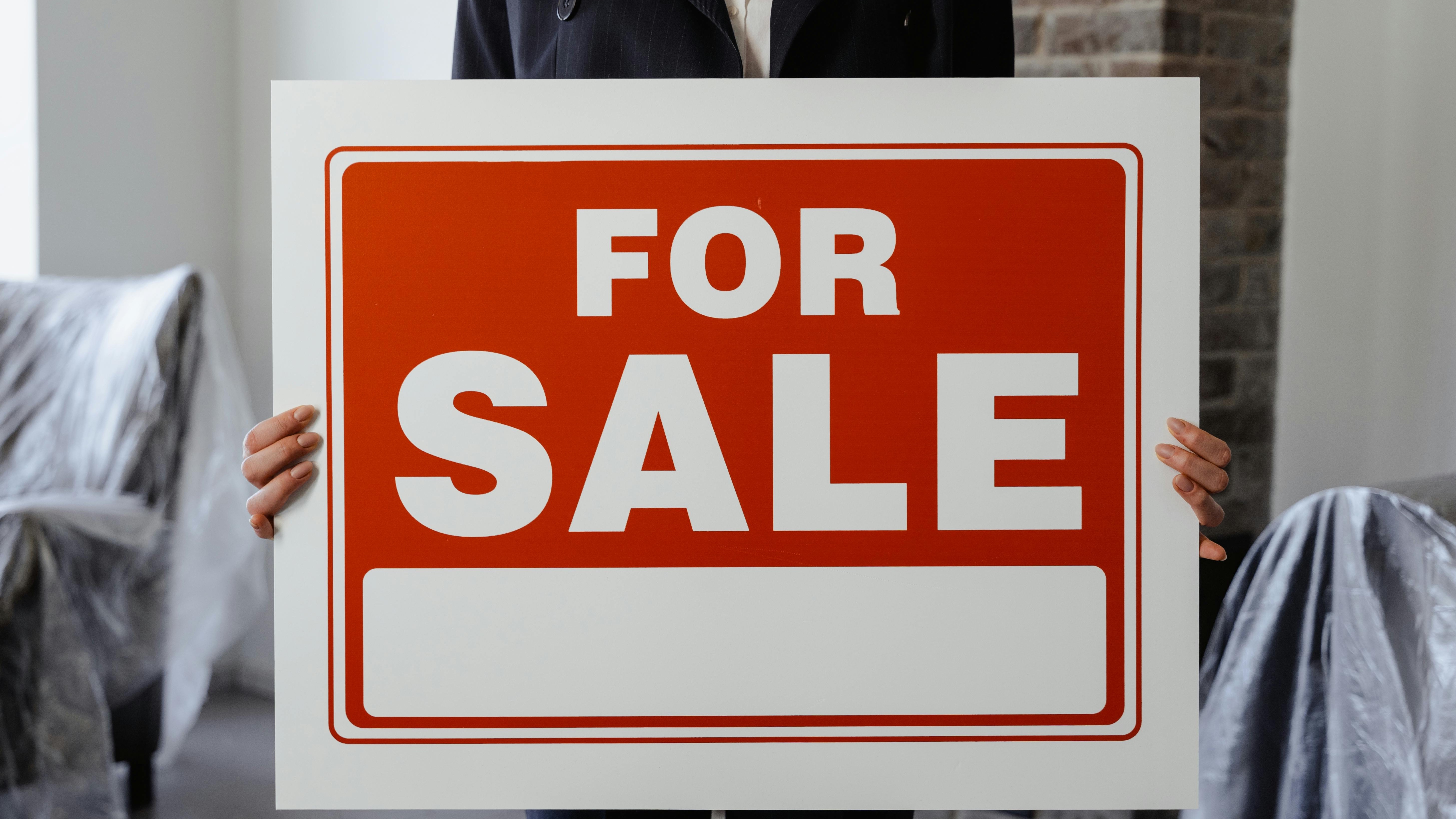 Trendy Amazon Resort Wear Spring Finds collage with decor and fashion items.