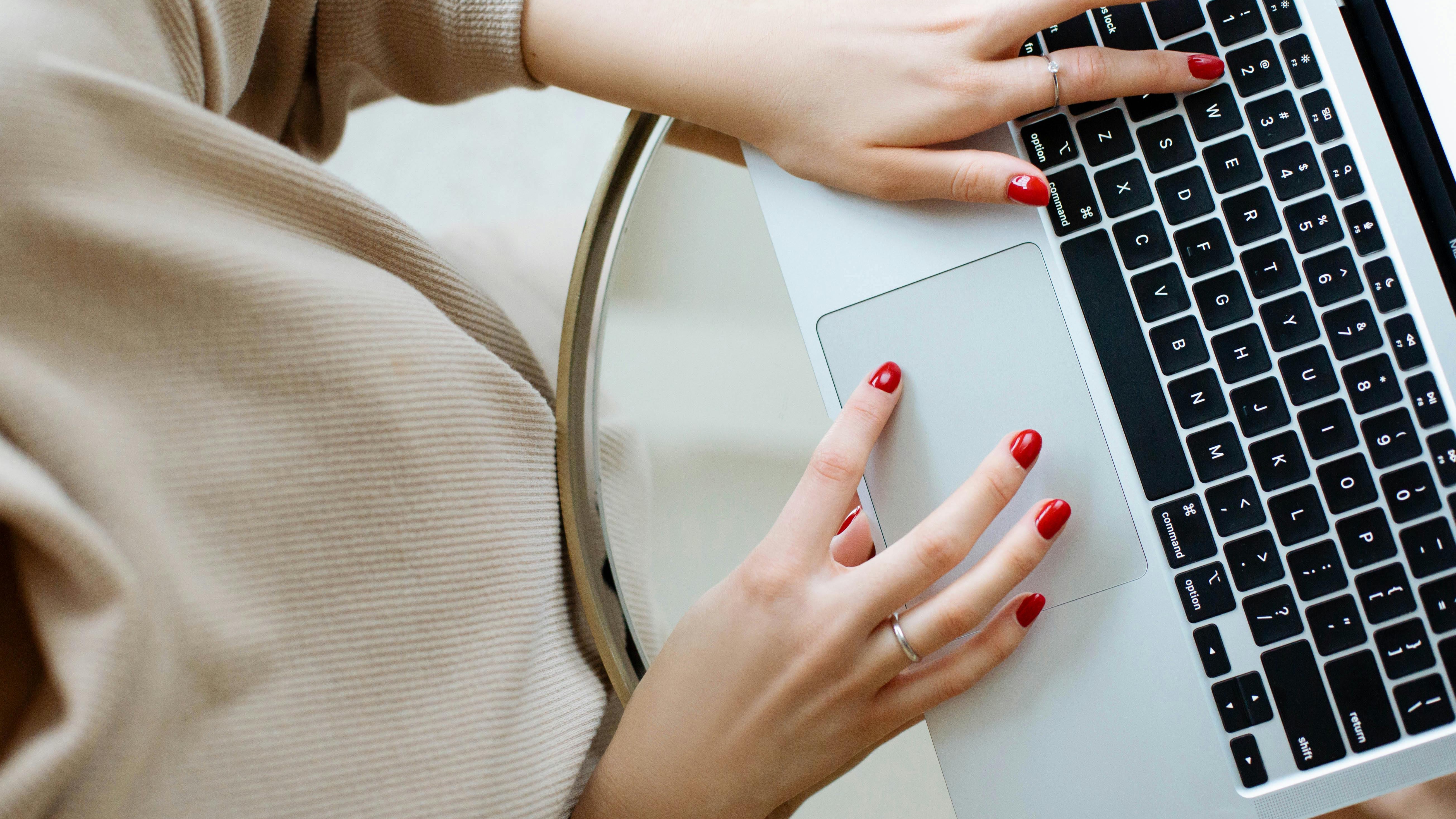 Illustration highlighting payroll software inefficiencies for HR in minimal style.