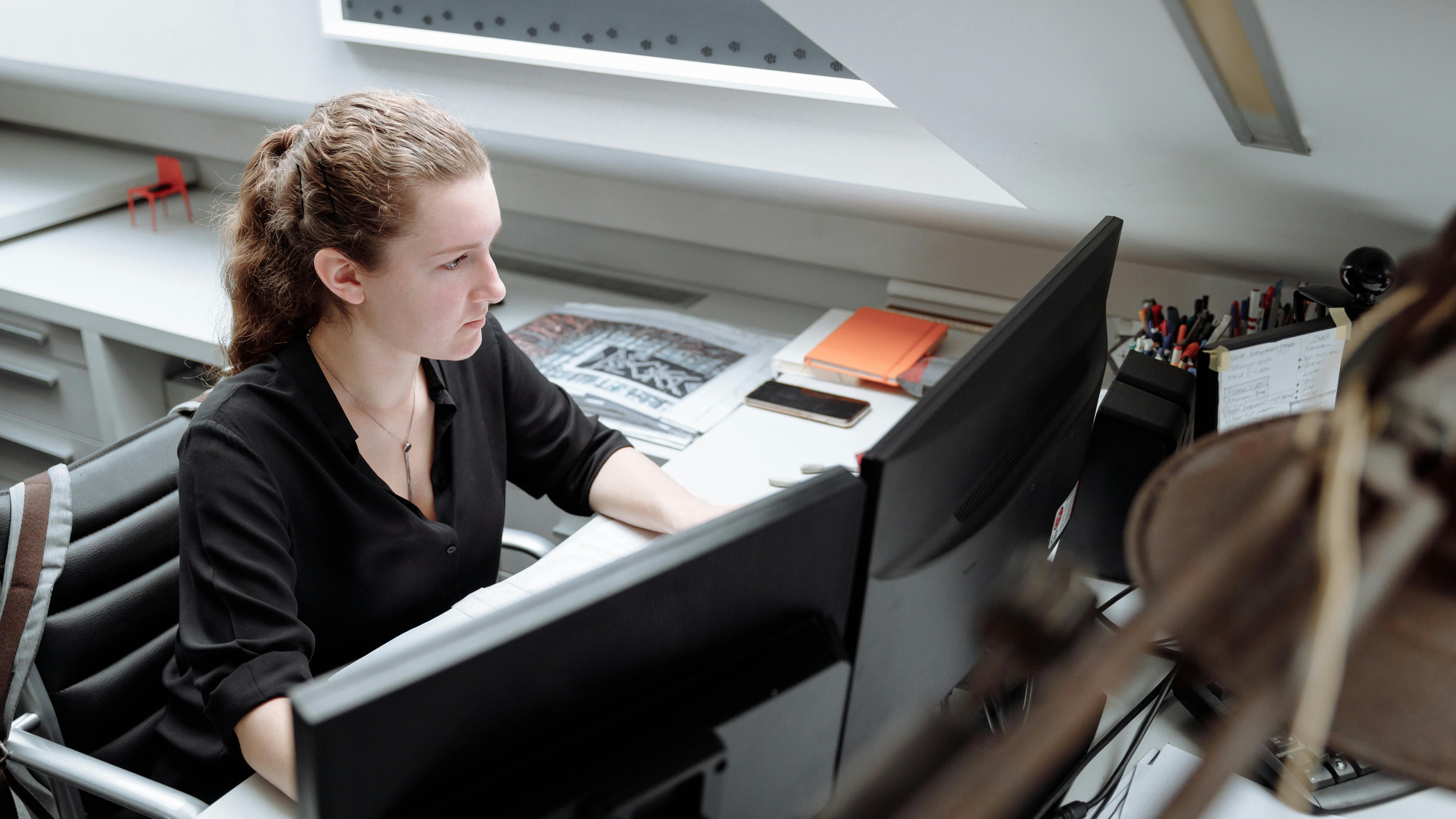 Modern corporate lobby with wooden accents reflecting employee performance atmosphere.