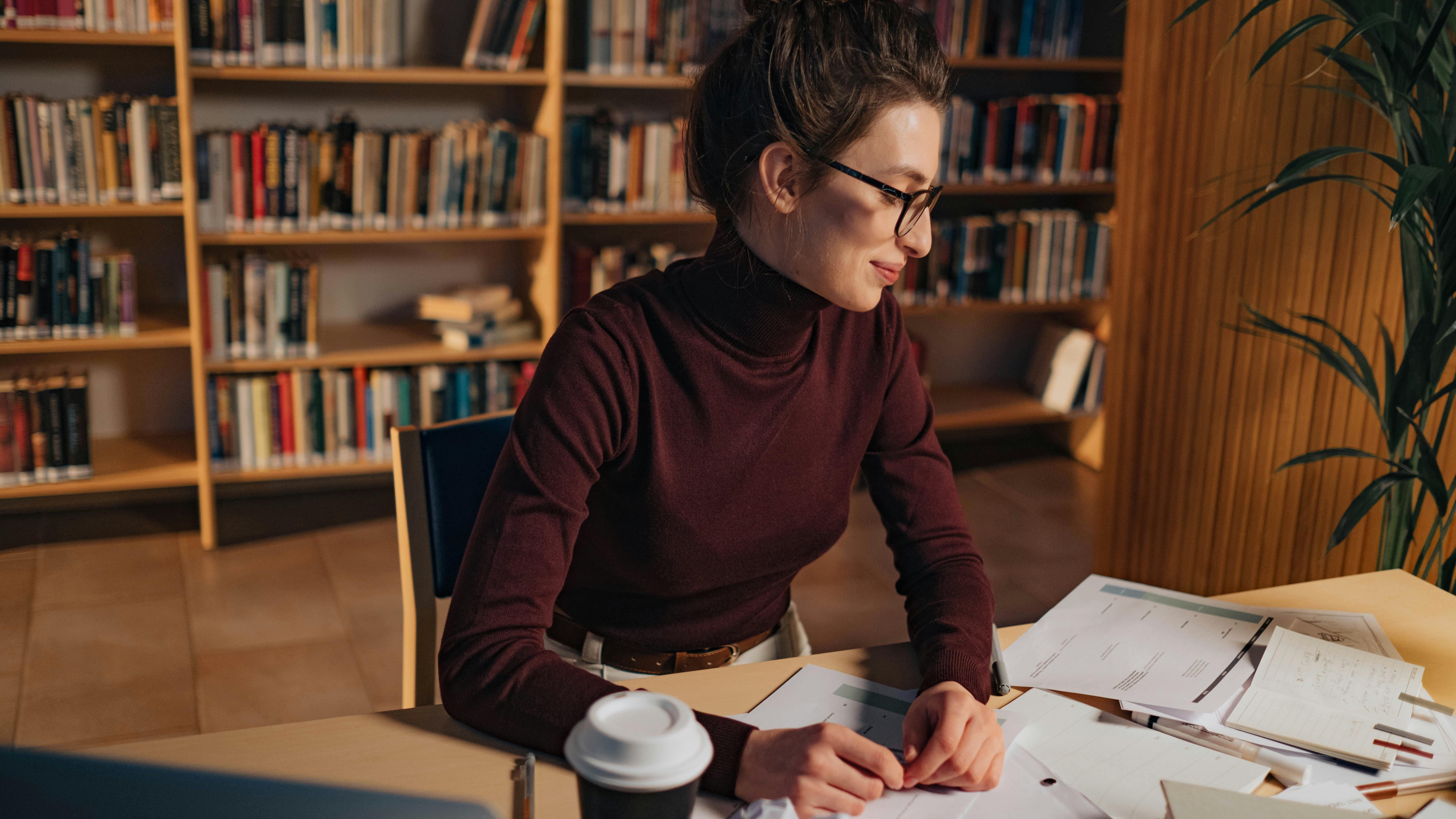 Revolutionary War scene with a determined woman leading the charge.