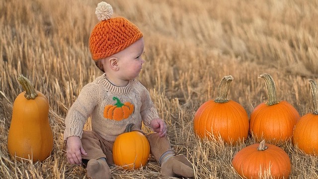 Thanksgiving card with playful turkey and autumn theme, Thanksgiving prep with kids.