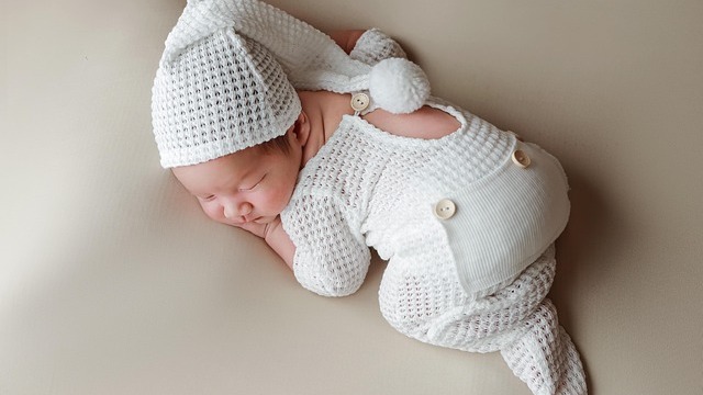 Sleeping mother and child on flight highlighting parents avoid flying due to sleep disruption