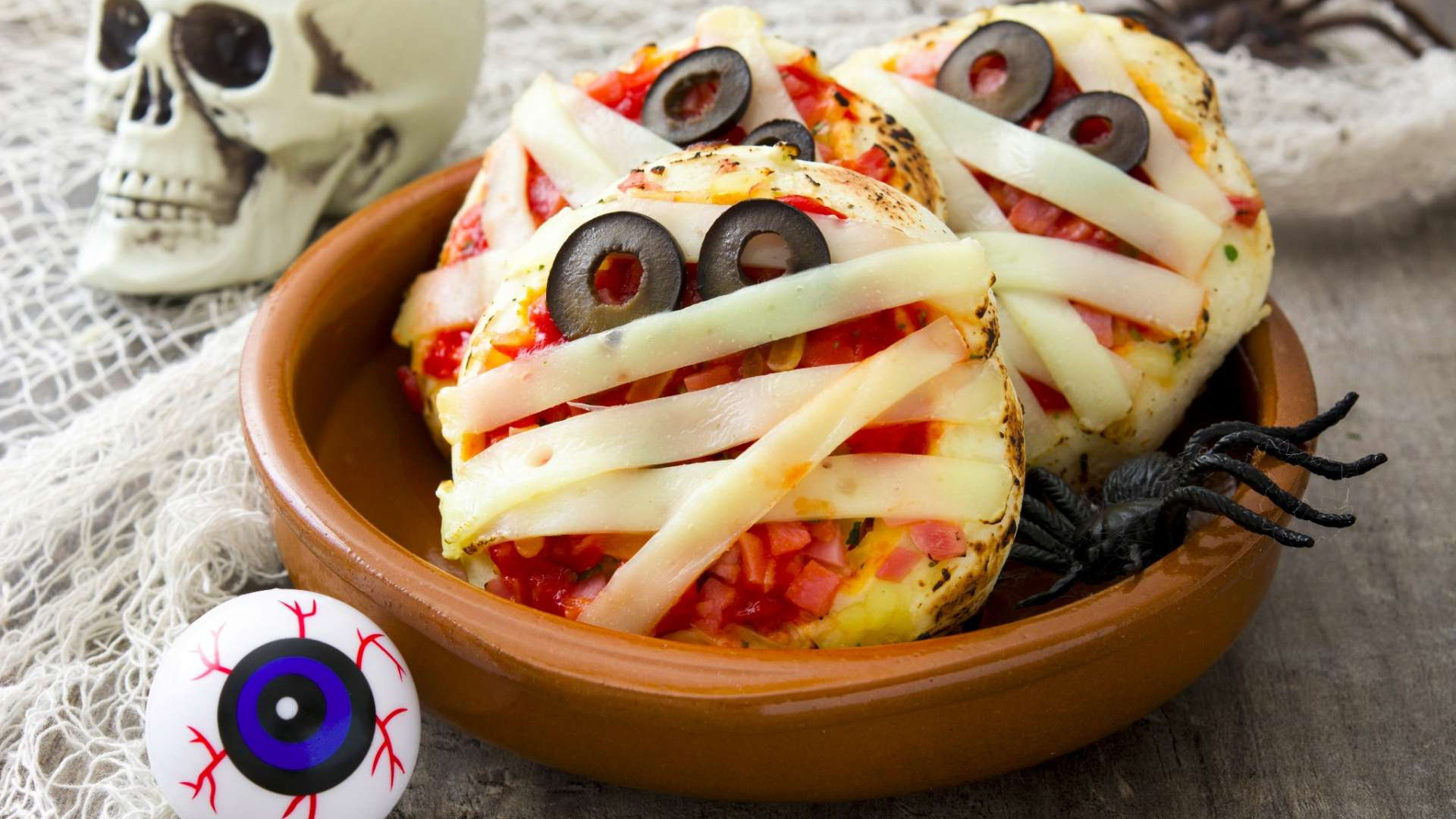 Fun Halloween mini pizzas for healthy family meals