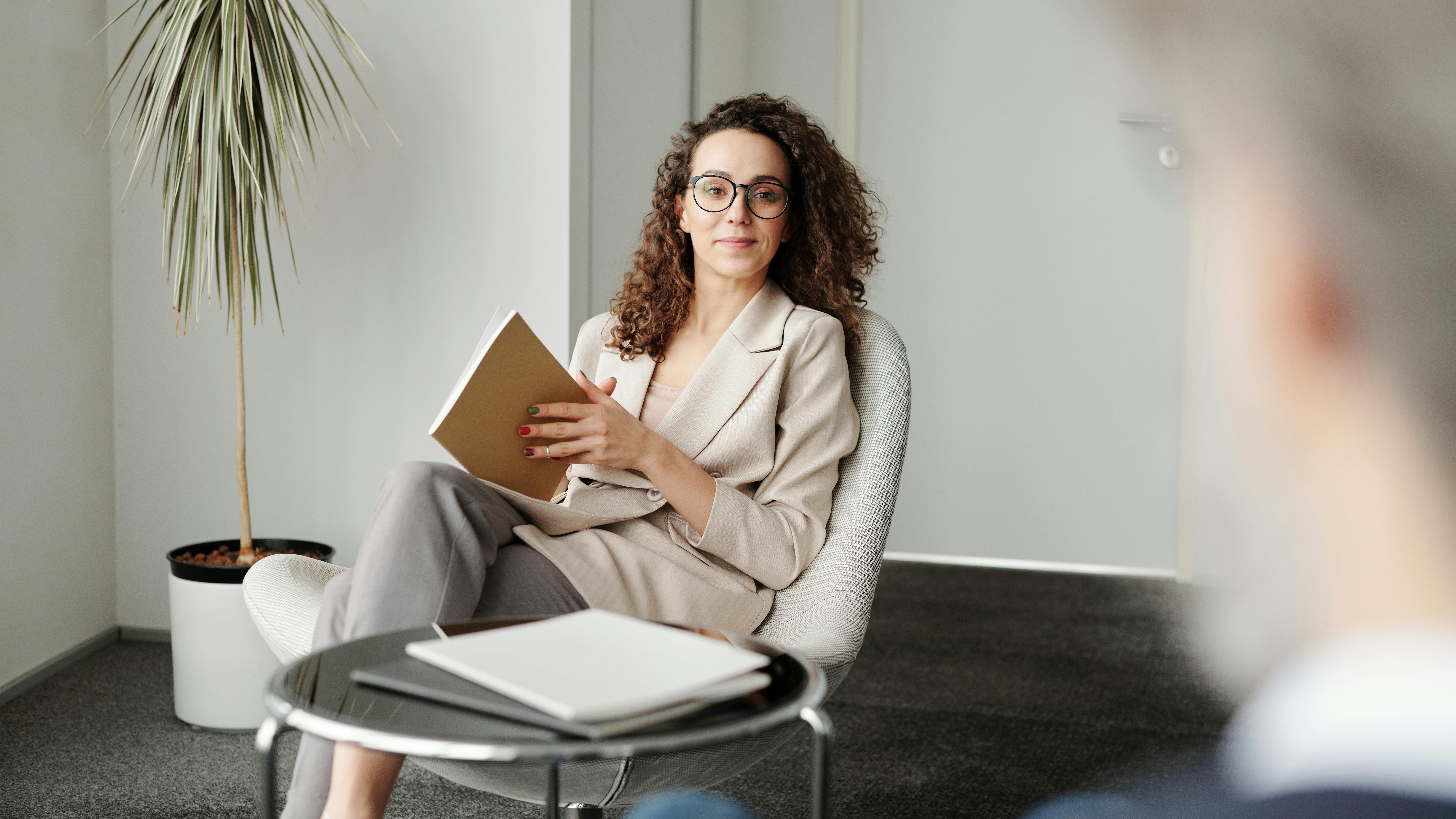 Digital genie lamp and binary code symbolizing trends in AI.