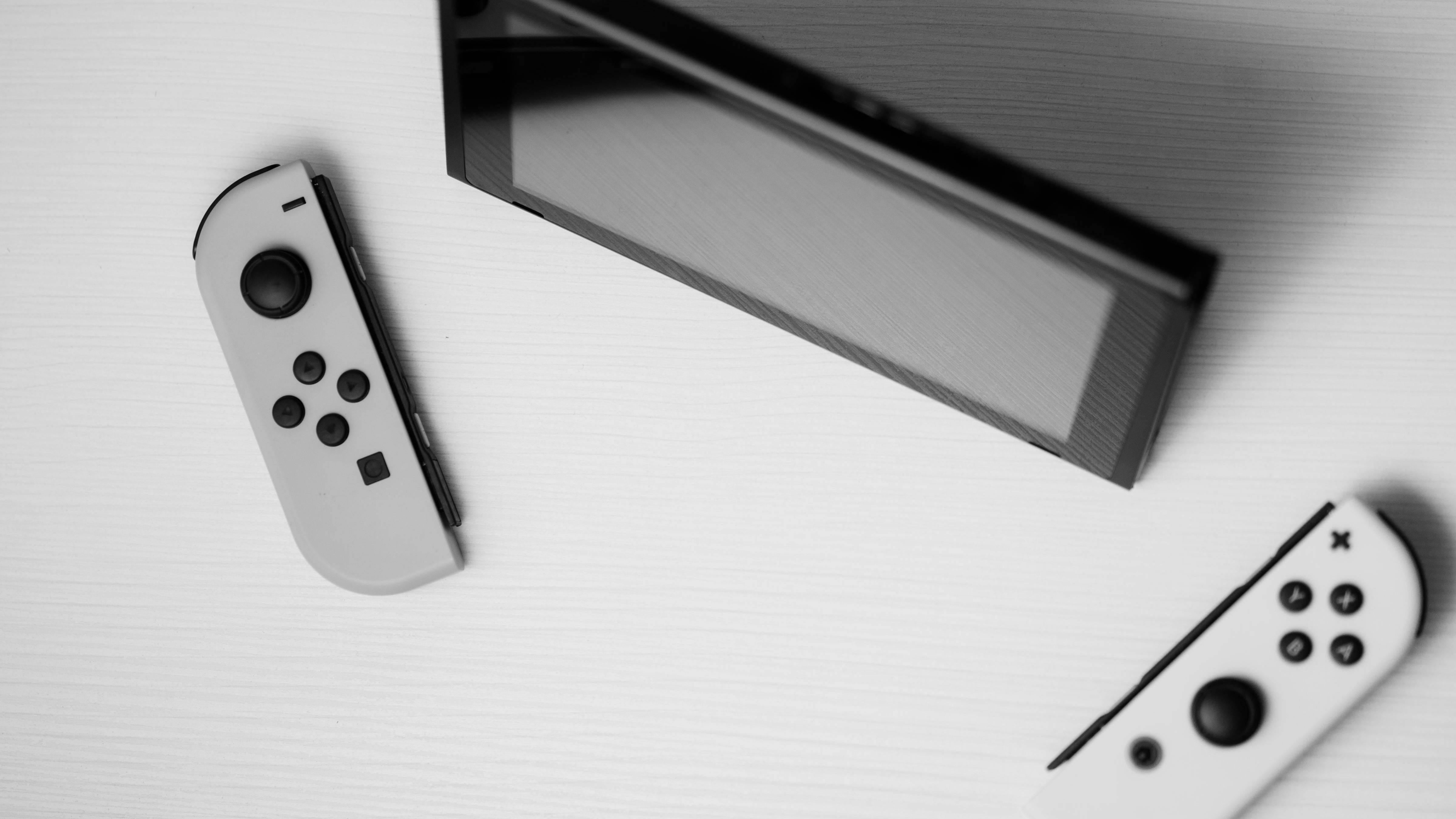 Fierce female archer drawing flaming bow in Tomb Raider Definitive Edition.