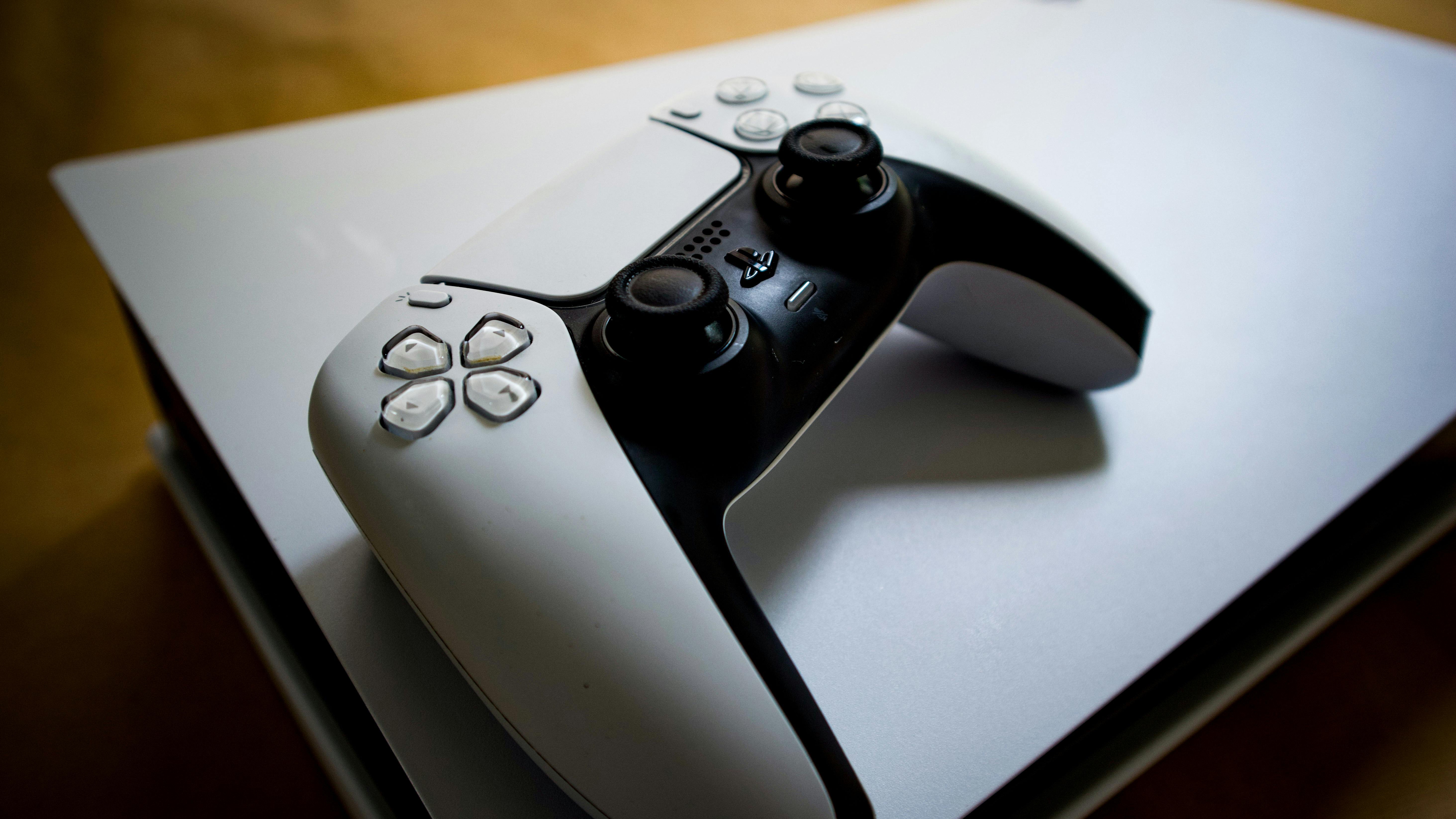 PS5 Pro vs Gaming PC value: Side-by-side comparison of designs.