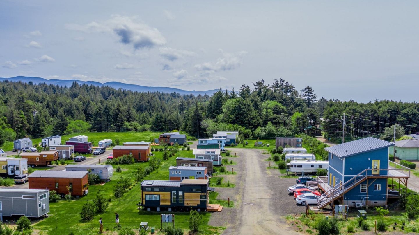 Map of tiny house communities across the USA with labeled locations.