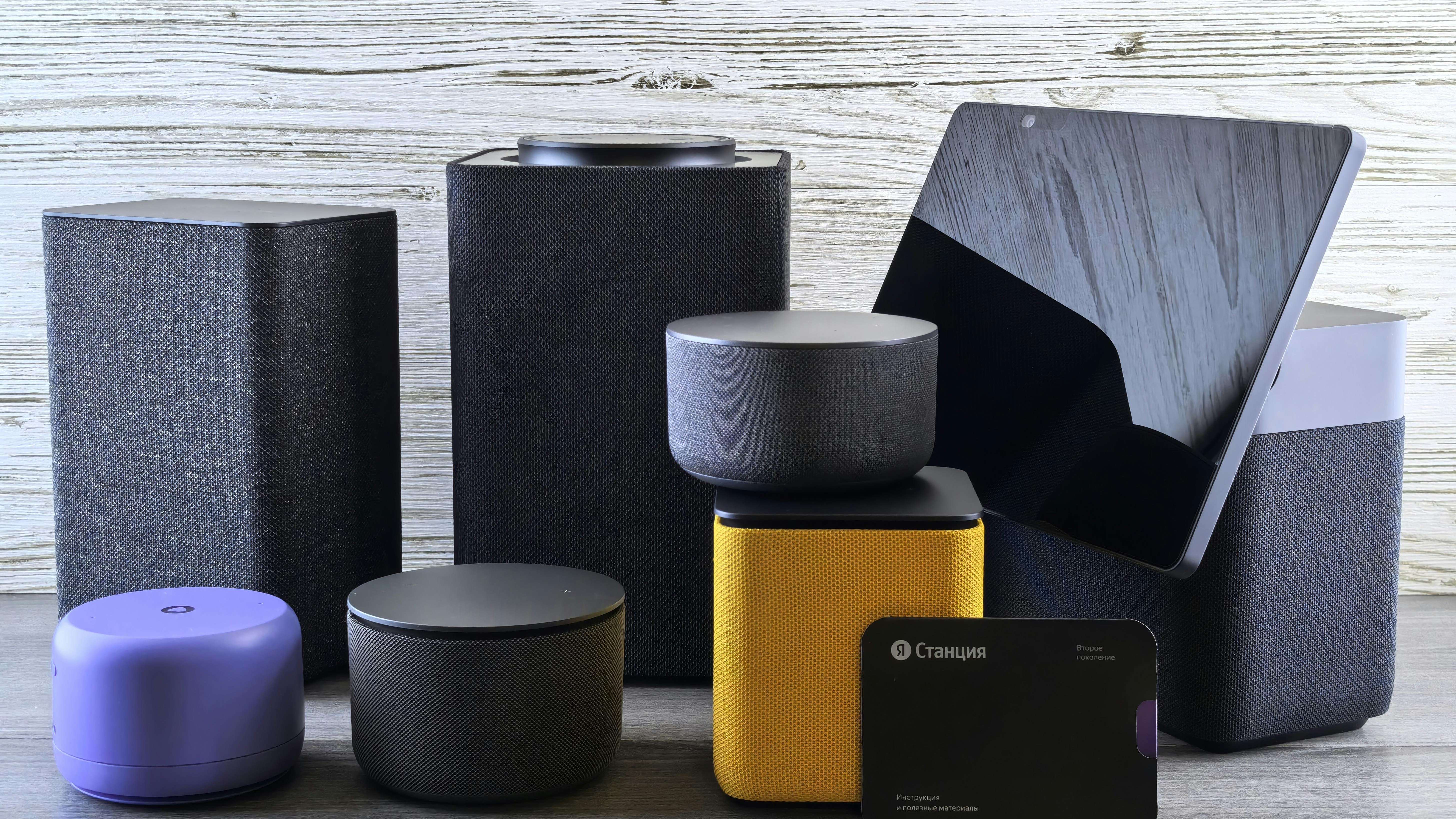Modern living room showcasing best Wi-Fi routers of 2026.