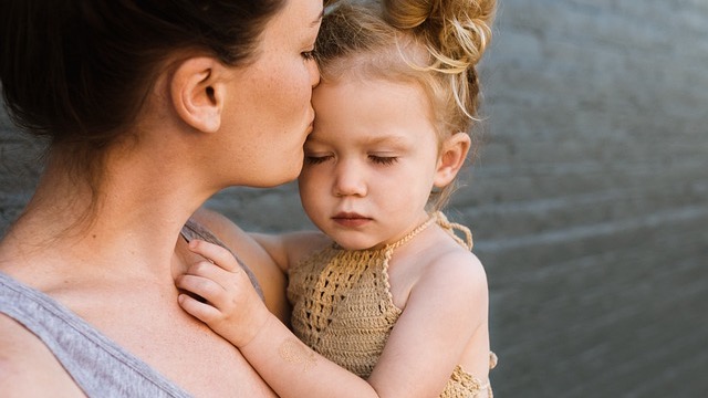 Young child's foot on tiptoes indicating sensory red flags.