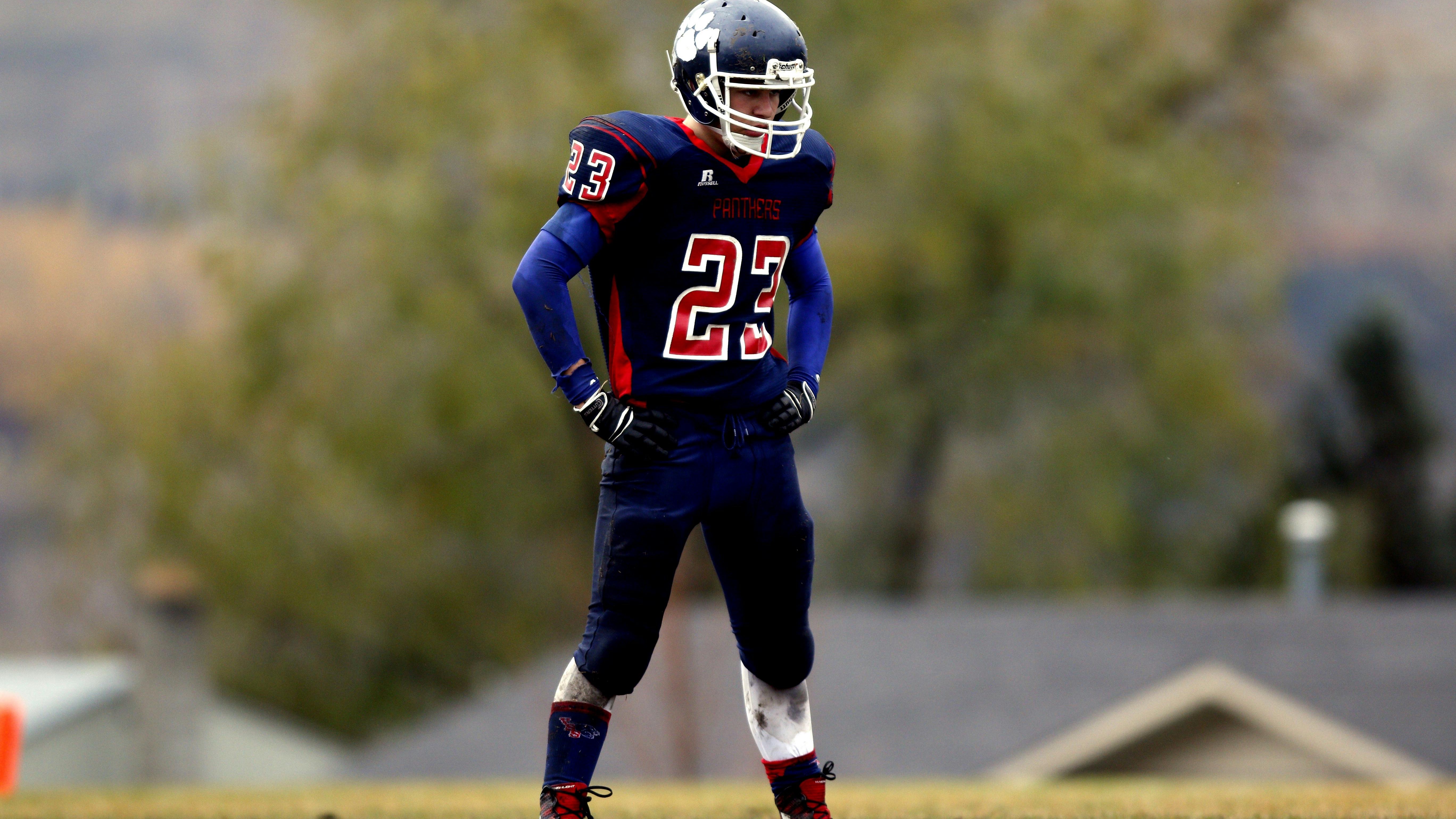 Crispy chicken wings with ranch dip at San Antonio restaurants.