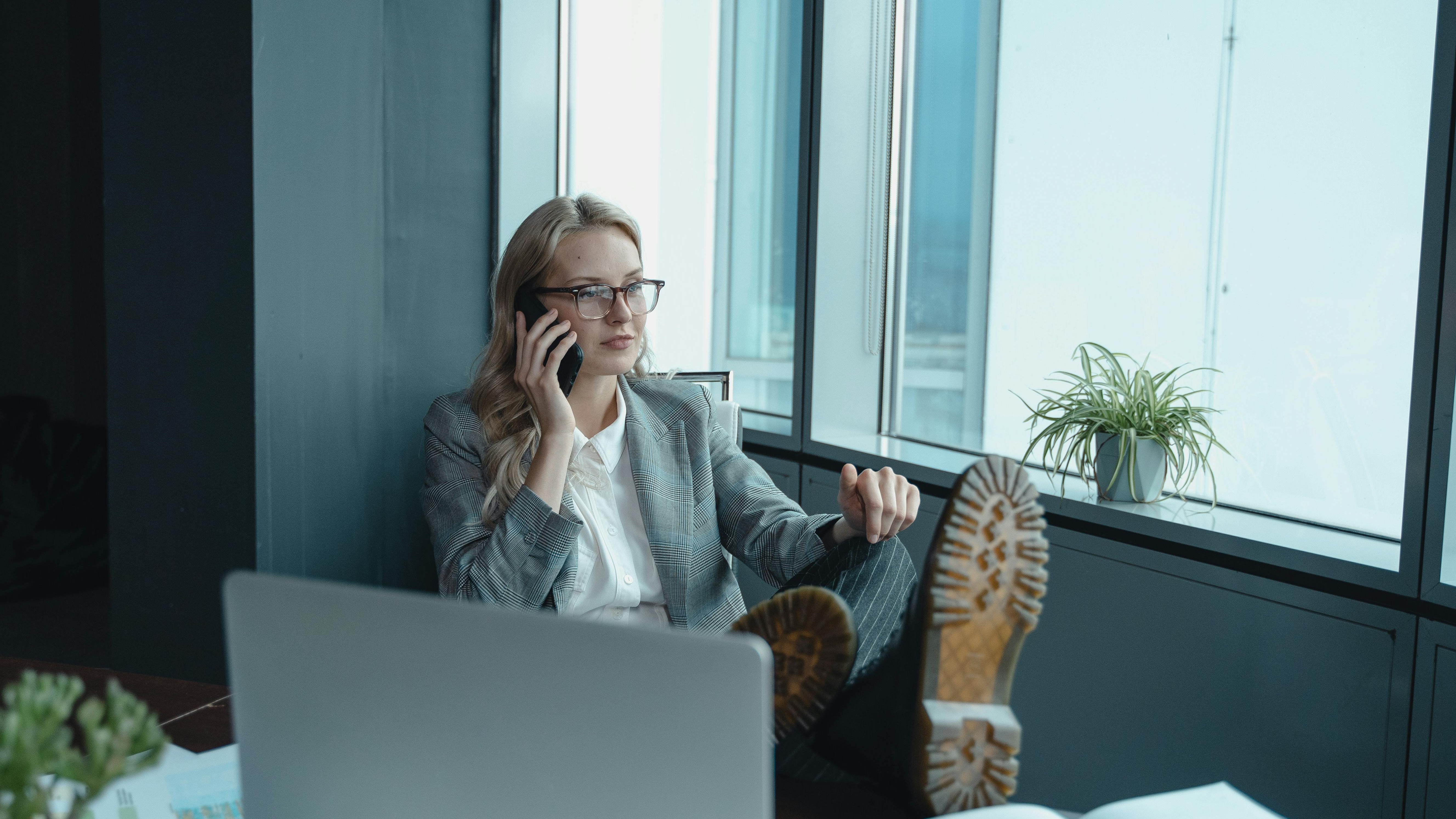 Relaxed woman working outdoors with her cat, showcasing employee engagement strategies.