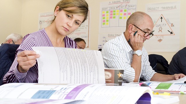 Minimalistic fountain pen illustration on yellow background, representing executive leadership.