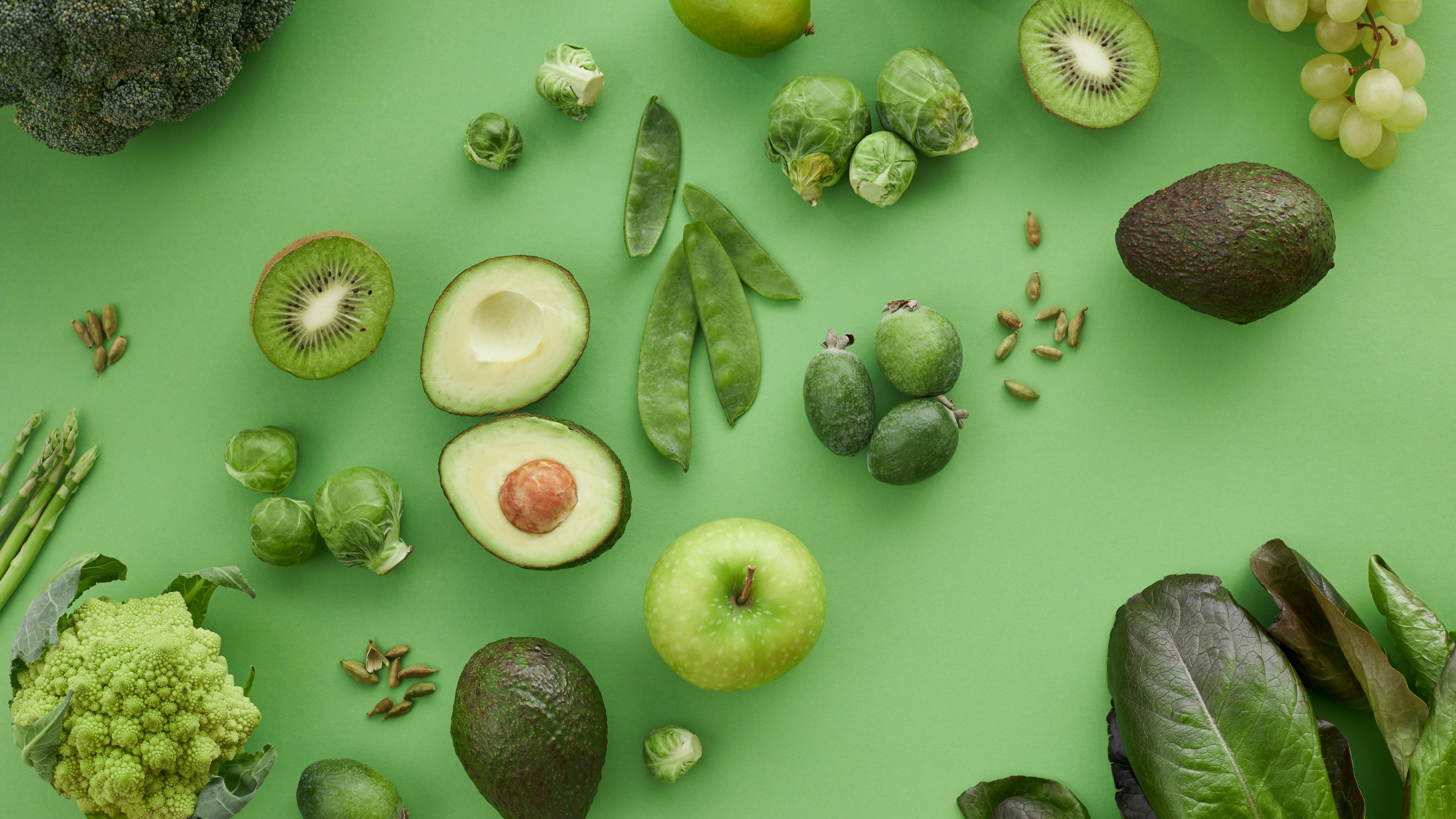 Colorful collage of healthy family meals with fruit pizza and green pasta.