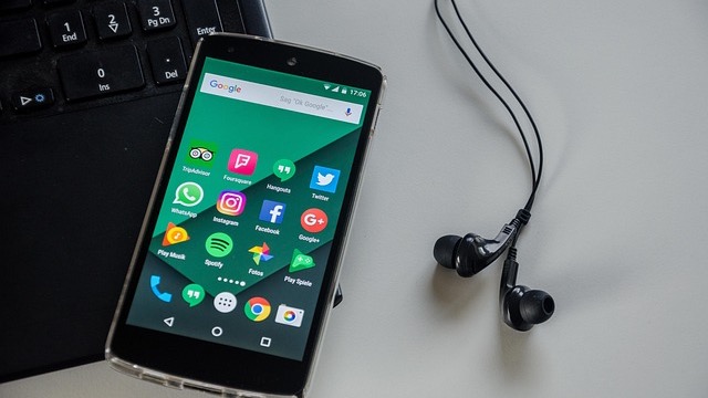 Sleek smartphone design showcasing Pixel devices in Android desktop mode.