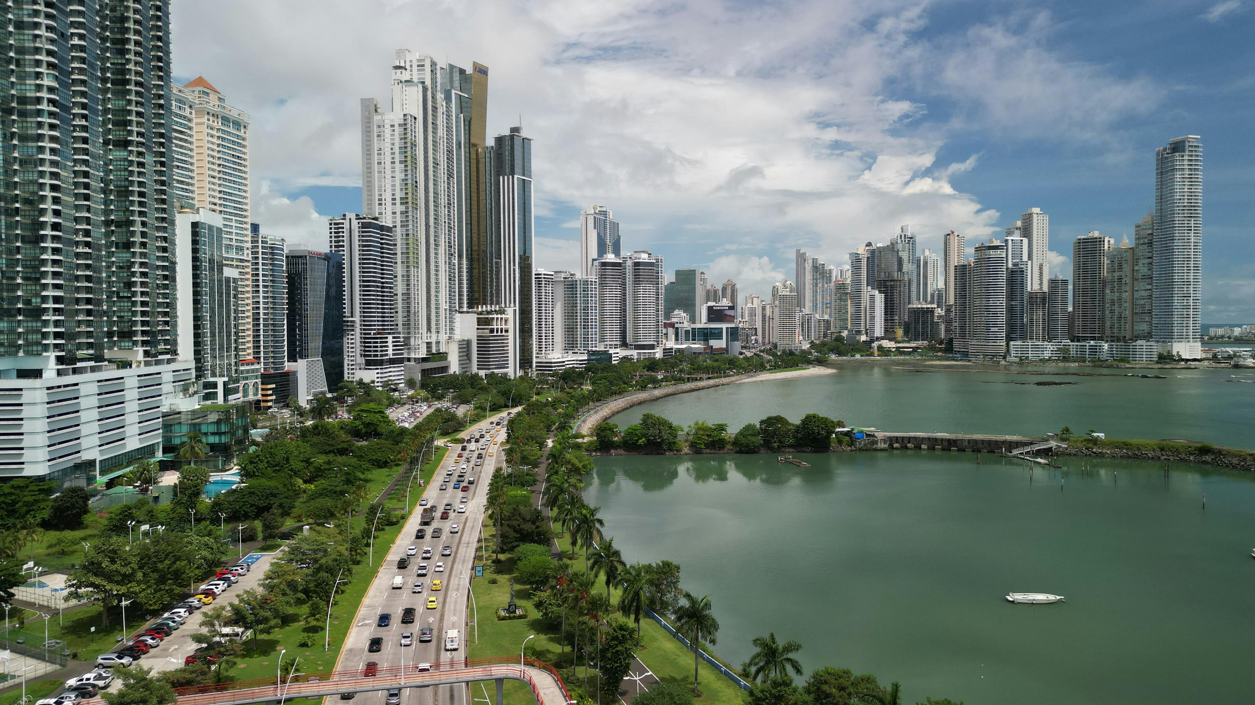 Clearwave Fiber logo for high-speed fiber internet service Panama City.