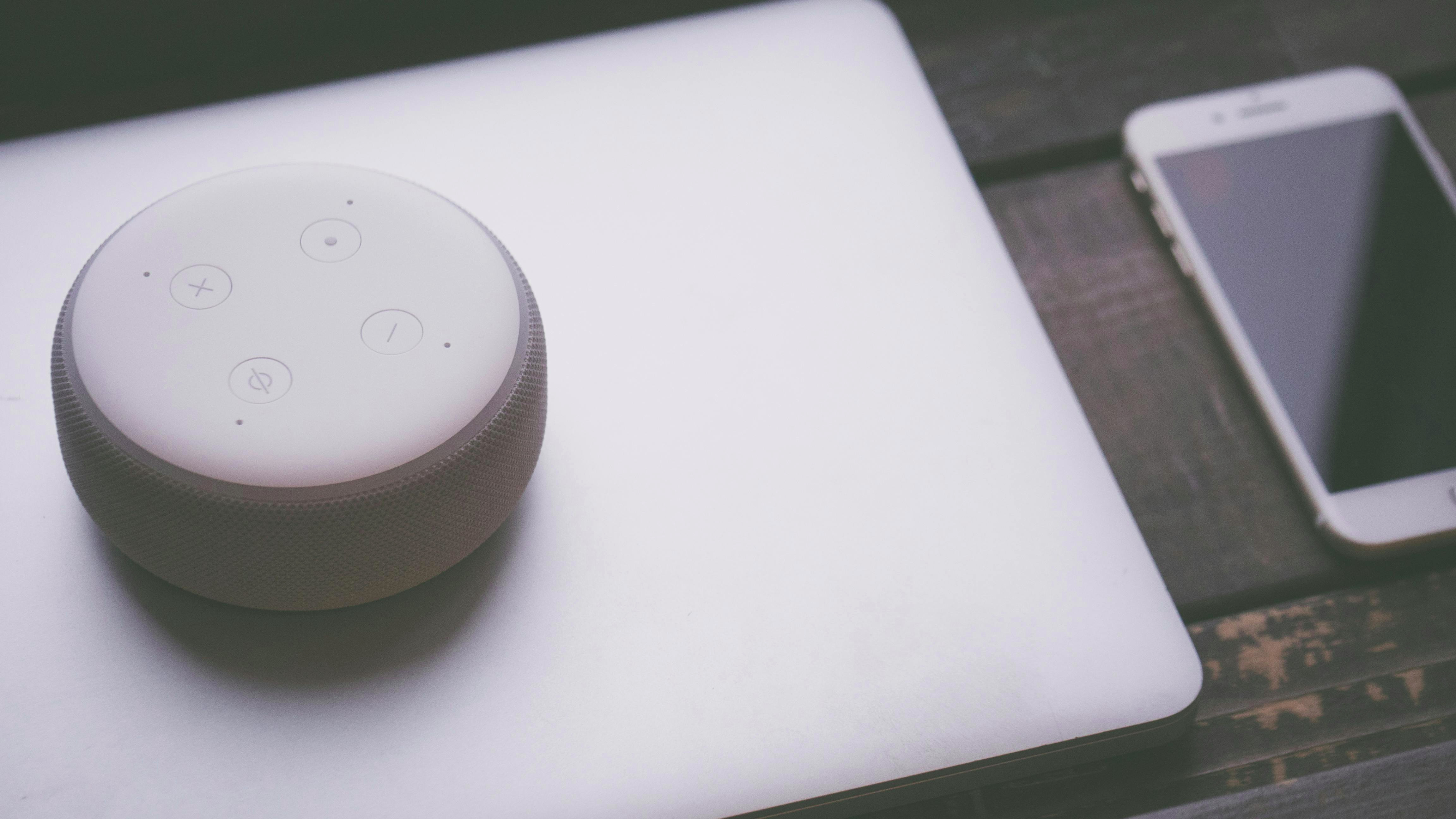 Elderly speaker at AI hiring trends conference for veterans.