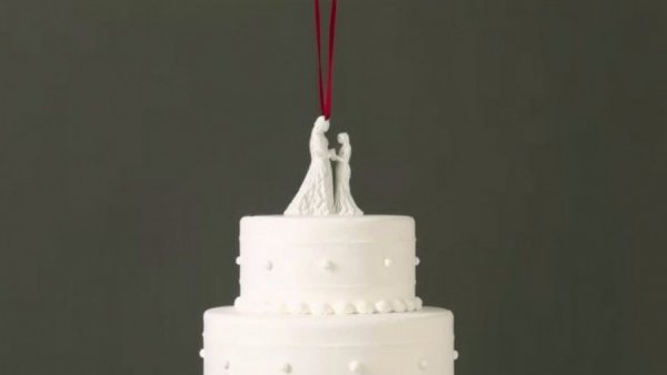 How to Turn Your Wedding Cake Into an Ornament