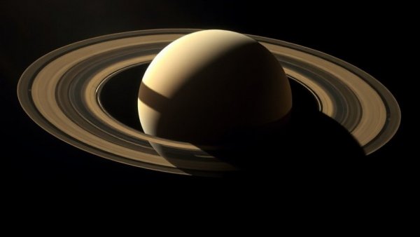 Voyager 1 captures Saturn's rings and shadows.