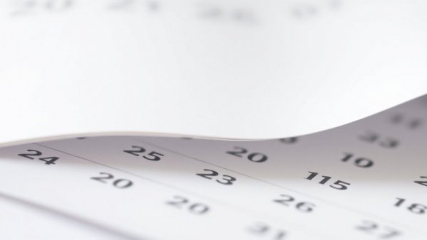 Calendar pages flipping with focus on dates, predict and prevent weight gain in early psychosis