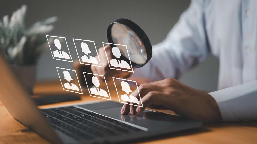 SmartRecruiters integration with AI hiring assistant logo.