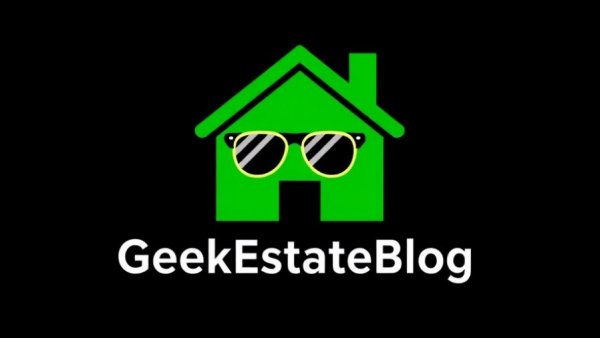 GeekEstateBlog logo featuring a green house icon with sunglasses.