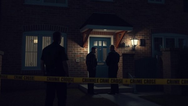 Brooklyn stabbing leaves 1 dead scene: police at crime site.