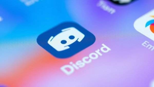 Discord app icon close-up on smartphone screen amid outage.