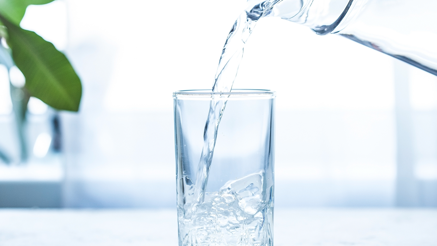 majestic Lindyspring fountain, classic grace, water bursting forth, photorealistic, city park setting with benches, highly detailed, shimmering droplets, ISO 400, f/4, bright blues and silver sparkles, late afternoon sunlight, shot with a 24-70mm lens.