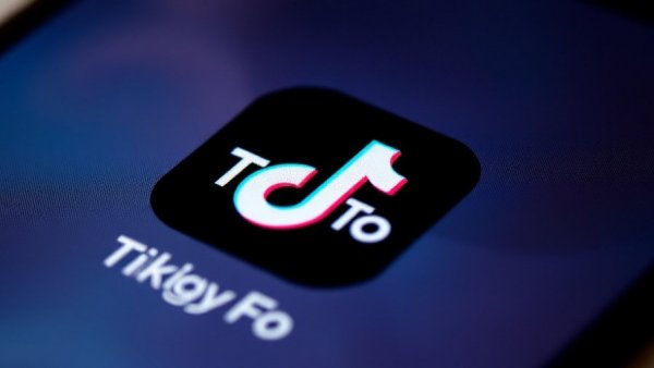 Influence of TikTok app on car buying trends displayed on a smartphone.